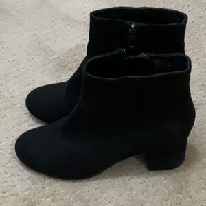 Zigi solo 8.5 round toe 2 in bootie fabric uppers